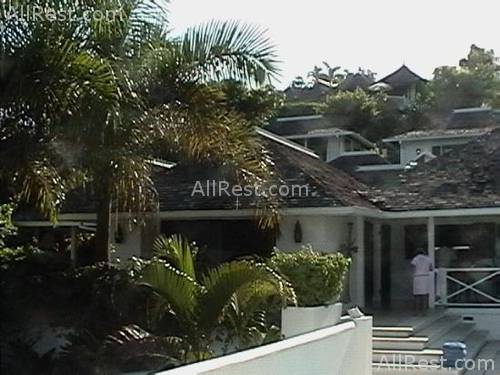 Round Hill Hotel & Villas 10